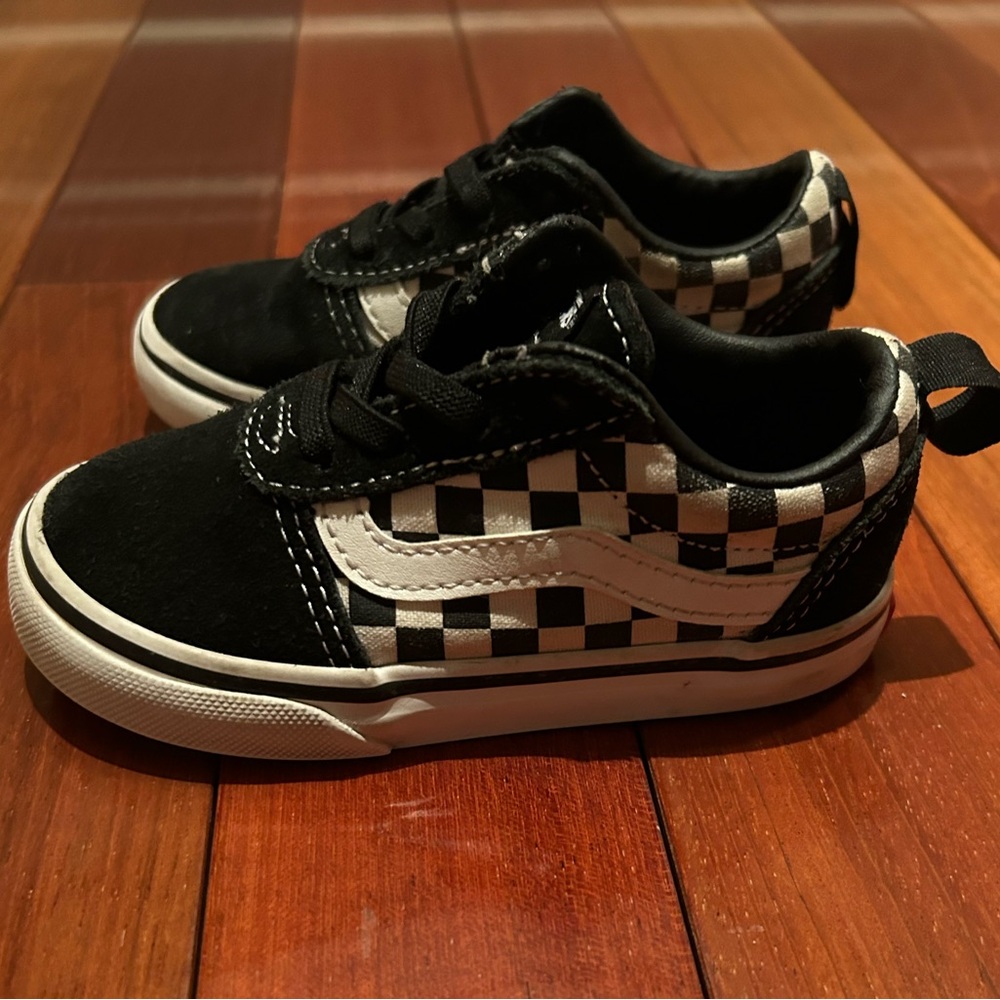 Toddler boy Old Skool Van lace up slip on sneaker.